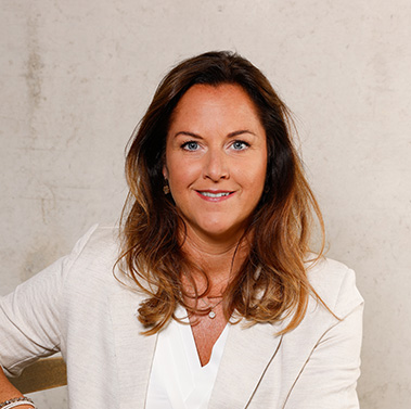 Portrait von Irène Perlini, Kundin der Newsletter Agentur dédé didigtal