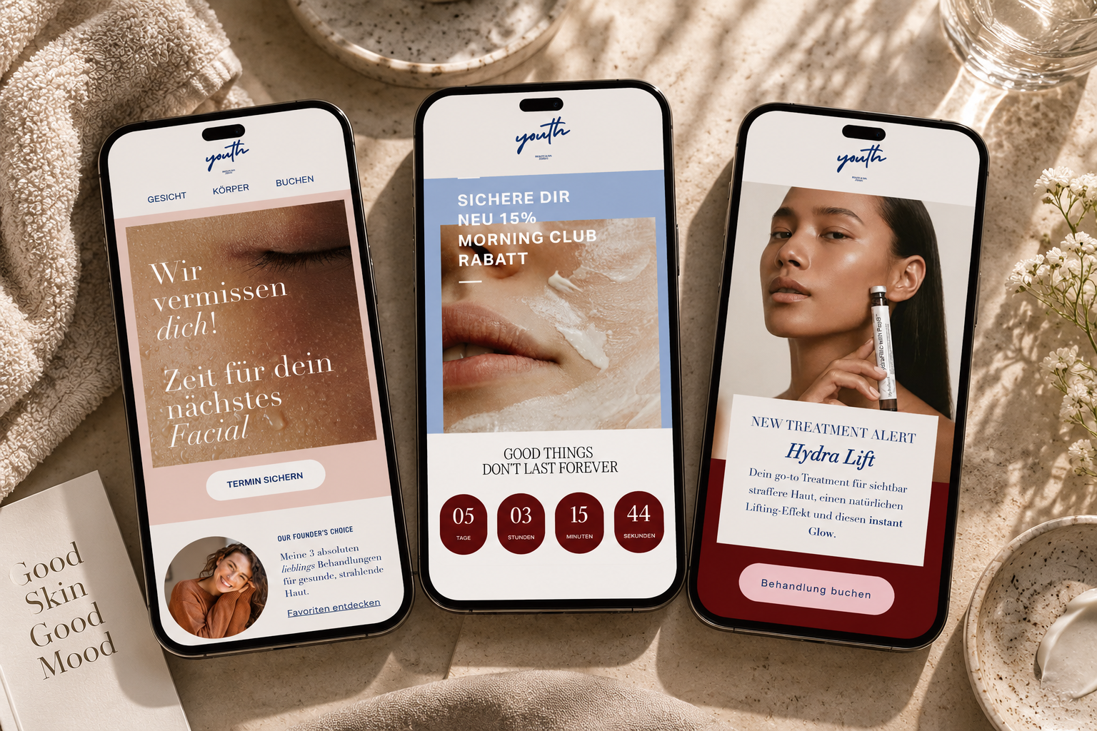 Drei iPhones die je einen Mockup-Beauty-Newsletter zeigen